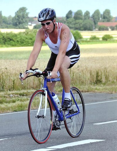 Michael Schwelnus auf der Radstrecke beim Triathlon-Cup Braunschweiger Land 2010